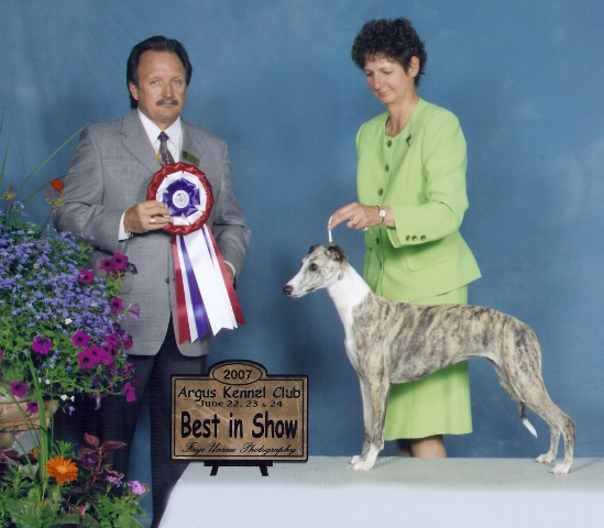 Echo finishing her Canadian title with a Best In Show